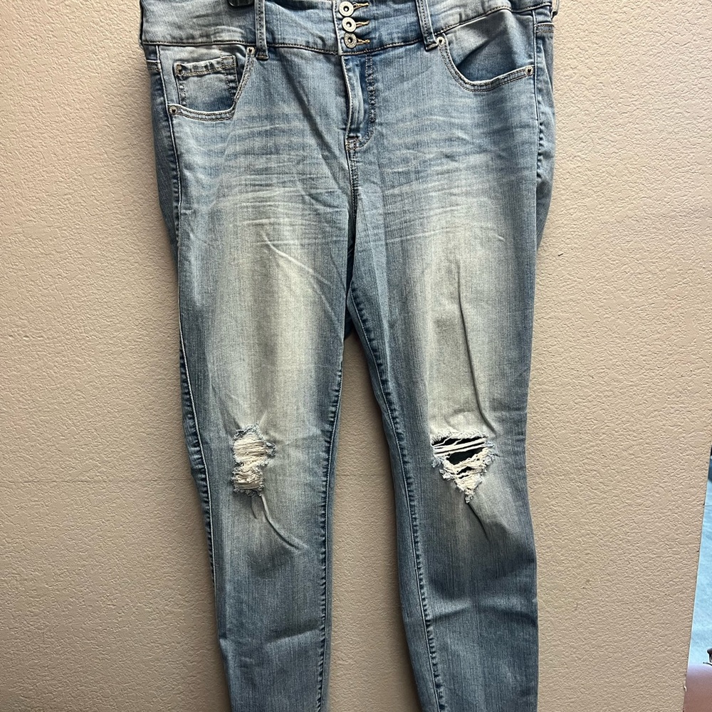 Torrid Distressed premium jeans 18 T